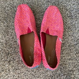 Tom’s Canvas Shoes...Practically brand new!